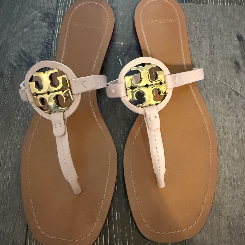 Tory Burch Light Pink and Tan Sandals with Gold Emblem - Picture 3 of 4